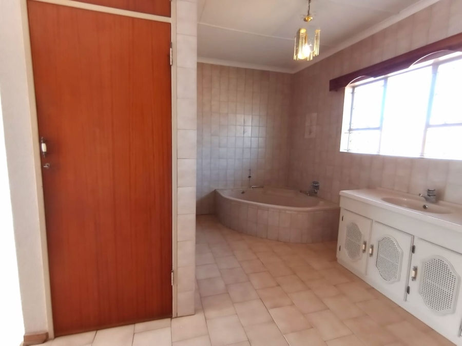 4 Bedroom Property for Sale in Parys Free State